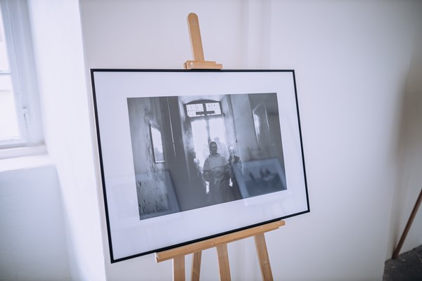 Výstava fotografií o životě v klášteře se pro velký zájem dočkala prodloužení